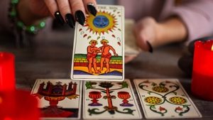 Cartea de Tarot de azi, 16 aprilie 2026. Nativii din Balanță primesc cea mai grea întrebare, iar pentru Rac vine un mesaj blând, dar ferm