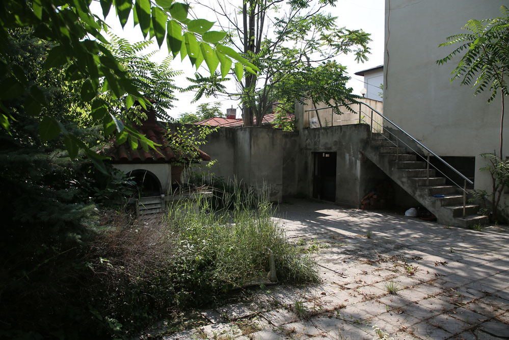 “Regele barbutului” a investit 600.000 de dolari în vila din zona Titan. Acum riscă să o piardă din cauza faptului că a trecut-o pe numele concubinei, cu care s-a certat