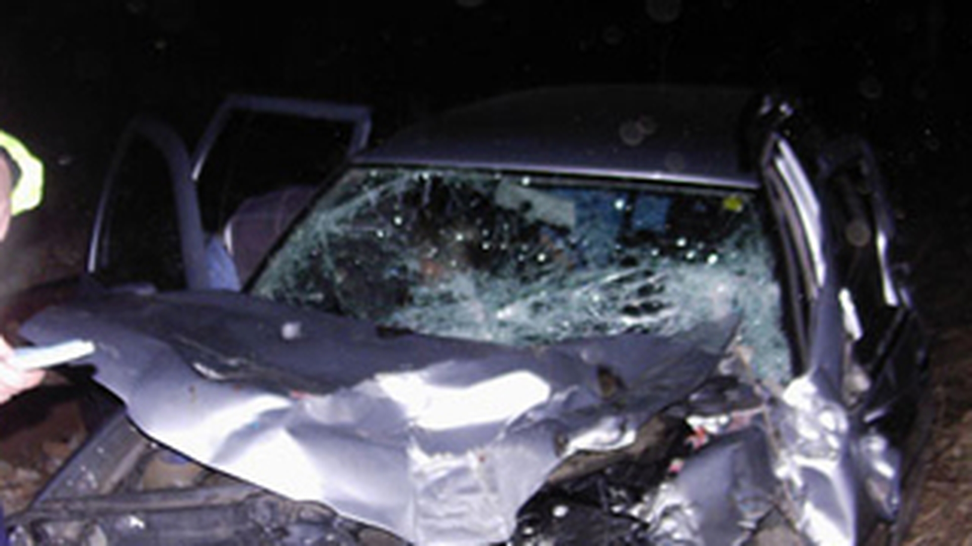 Ucisa intr-un accident de masina provocat de iubitul ei! I-a intrat o bara metalica in cap!