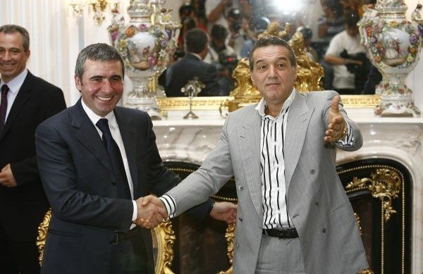Gigi Becali şi-a desenat steaua în faţa casei după ce a pierdut campionatul