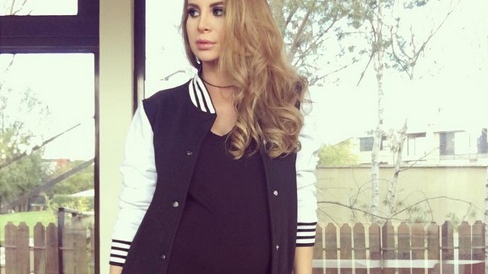 Marina Dina s-a urcat pe cântar şi a avut o surpriză! Cât a ajuns să cântărească în trimestrul doi de sarcină gemelară