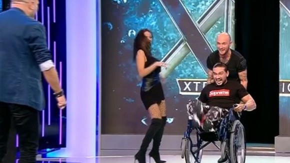 Dorian Popa, primele imagini în rolul de co-prezentator în emisiunea lui Capatos! A venit în scaun cu rotile