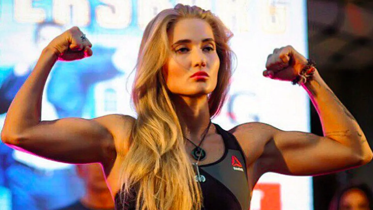 Galerie foto incendiară cu femeia care te bate măr! Arată ca un fotomodel, dar…