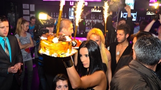FOTO Cristina Roman, sosia Adelinei Pestritu, show cu un stripper in club!