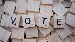 Mai mulți brașoveni nu au putut să voteaze pentru că barmanul din sat le-a „sechestrat” buletinele