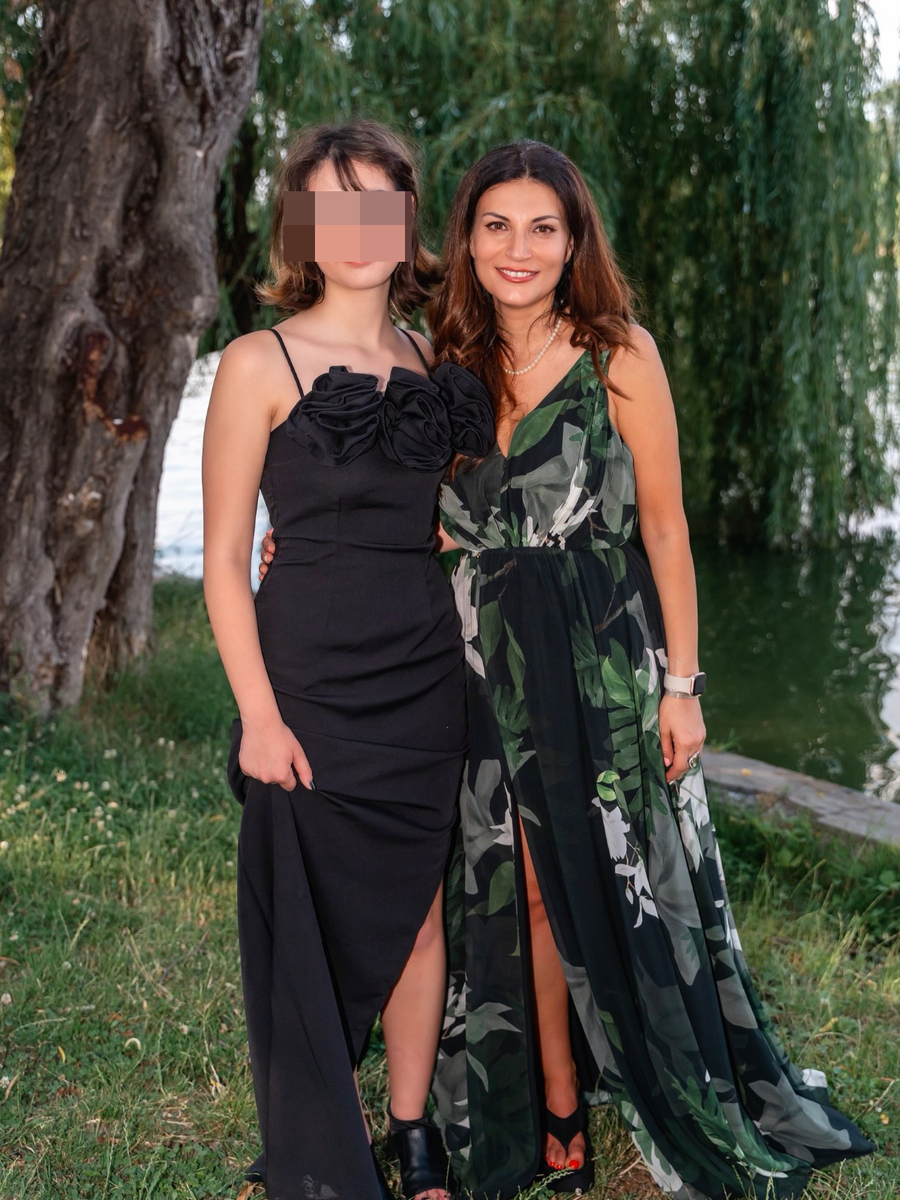 Fiica Ioanei Ginghină și a lui Alexandru Papadopol, Ruxandra, a debutat ca model