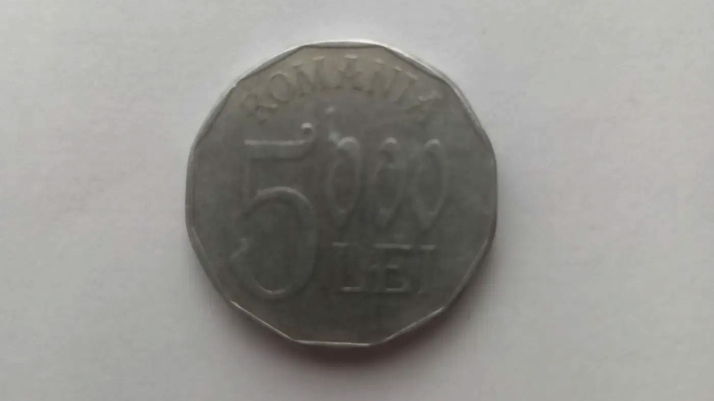 Mai ții minte celebra monedă de 5.000 lei din anul 2002?! Cu ce preț se vinde acum, în martie 2023
