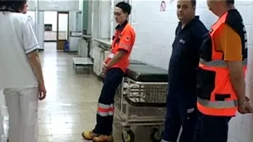 O doctorita si o asistenta, batute si amenintate cu moartea de tatal unui copil de un an jumatate