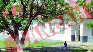A cazut dulapul peste ea, la gradinita