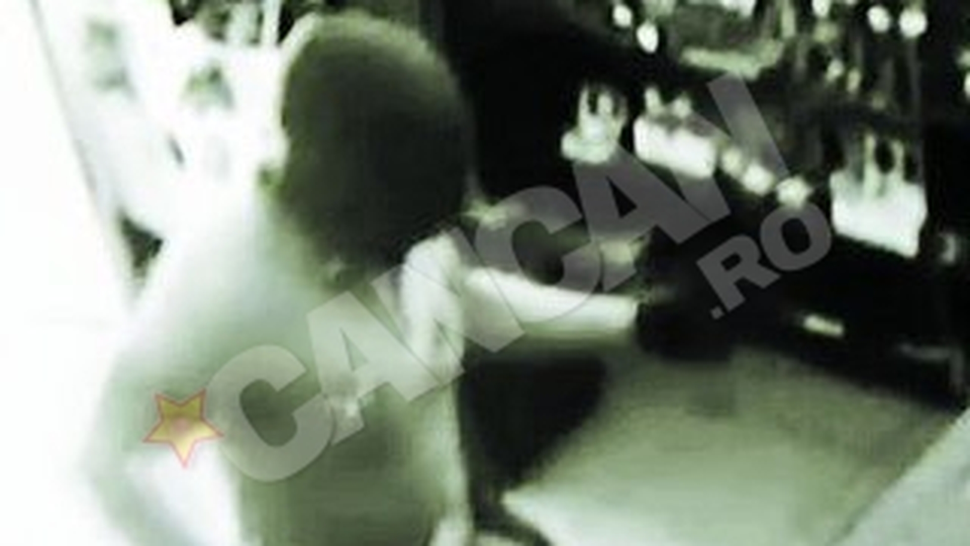 A furat jumatate de kilogram de aur si s-a facut nevazut! Hotul de bijuterii, vanat de zeci de politisti