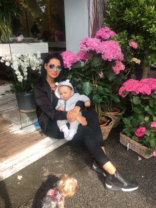 Mama ANTONIEI, în lacrimi la TV. Chiar cântăreaţa a făcut-o să plângă: „Ce mă sperie mult e să nu fiu singură la bătrâneţe…“