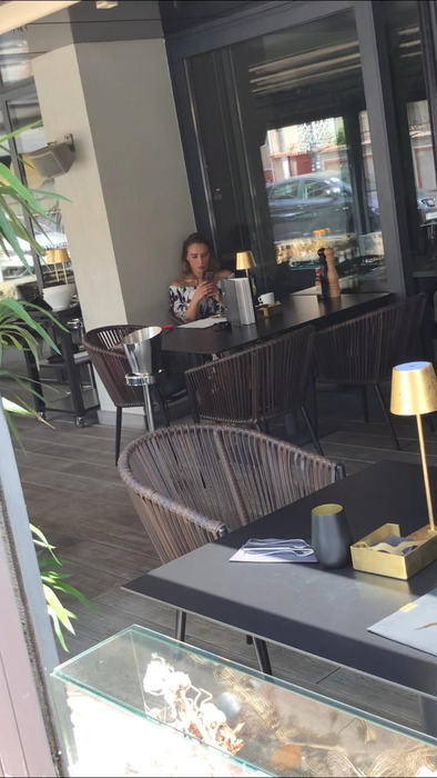 Iulia Vântur, singură la o cafea în ”Floreasca”. A venit acum o lună în România