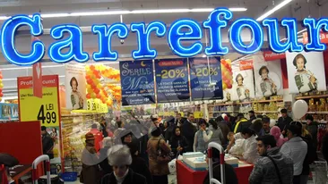 Sofia Vicoveanca a dat sute de autografe la la inaugurarea Carrefour Botosani