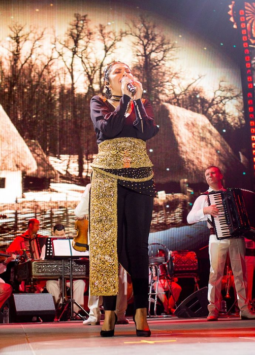 Ce a pățit Andra Măruță în timpul ultimului concert, de la Craiova! Ce au făcut spectatorii din primul rând