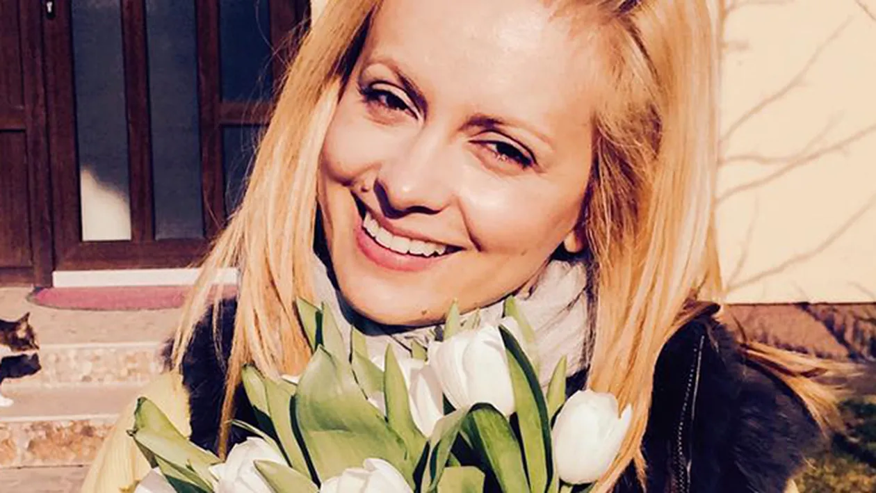 La asta nu te aşteptai! Ce îi povesteşte SIMONA GHERGHE prietenei sale atunci când ies în oraş ca fetele