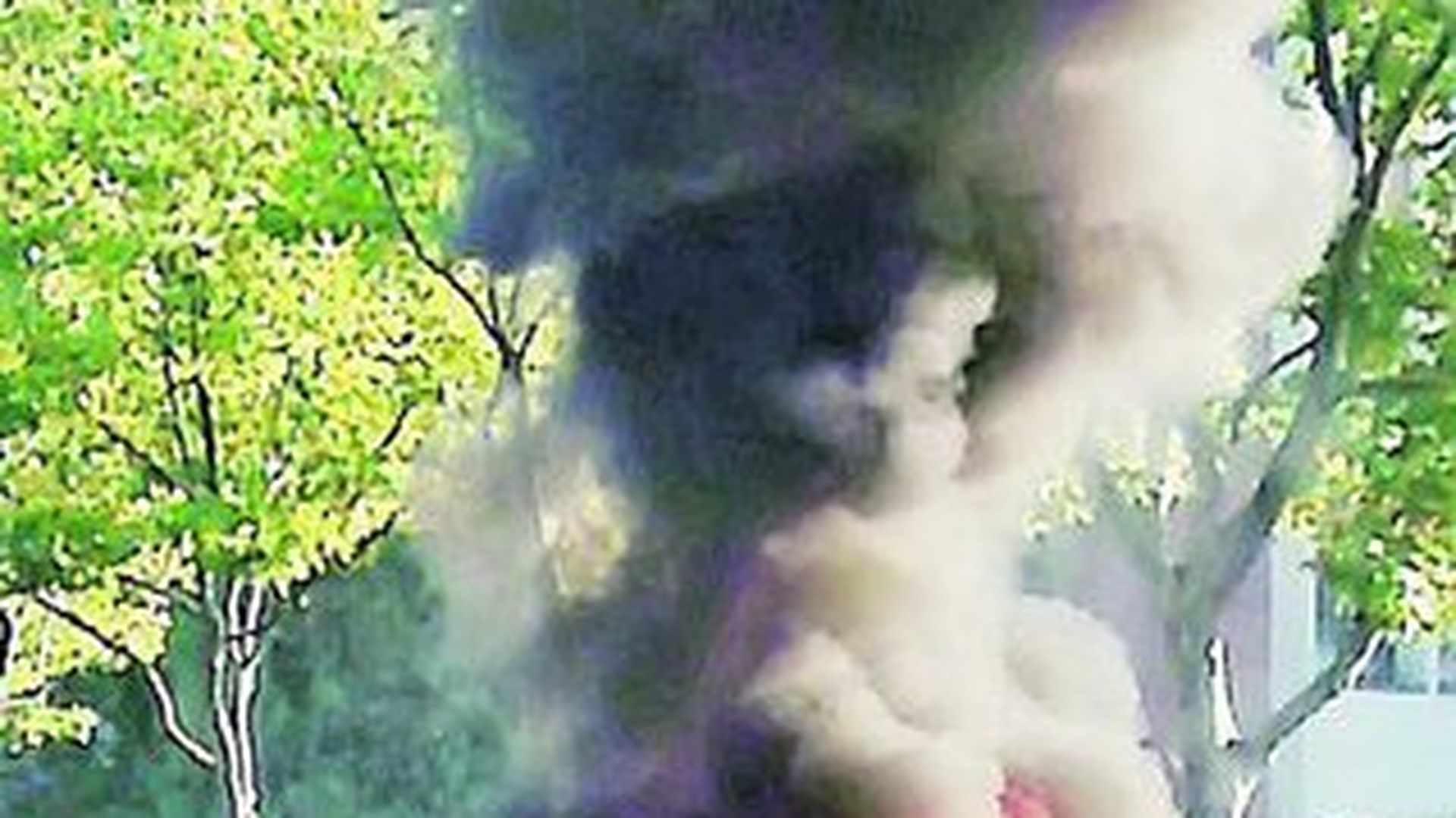 Au incendiat masini si au blocat rafinarii