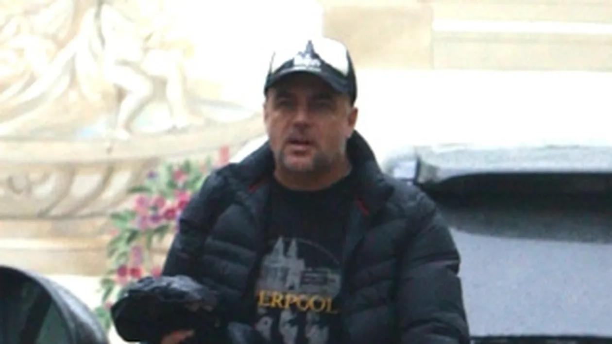 Adrian Enache isi initiaza fiica in tainele cosmeticii. Merg impreuna la salon, ca fetele