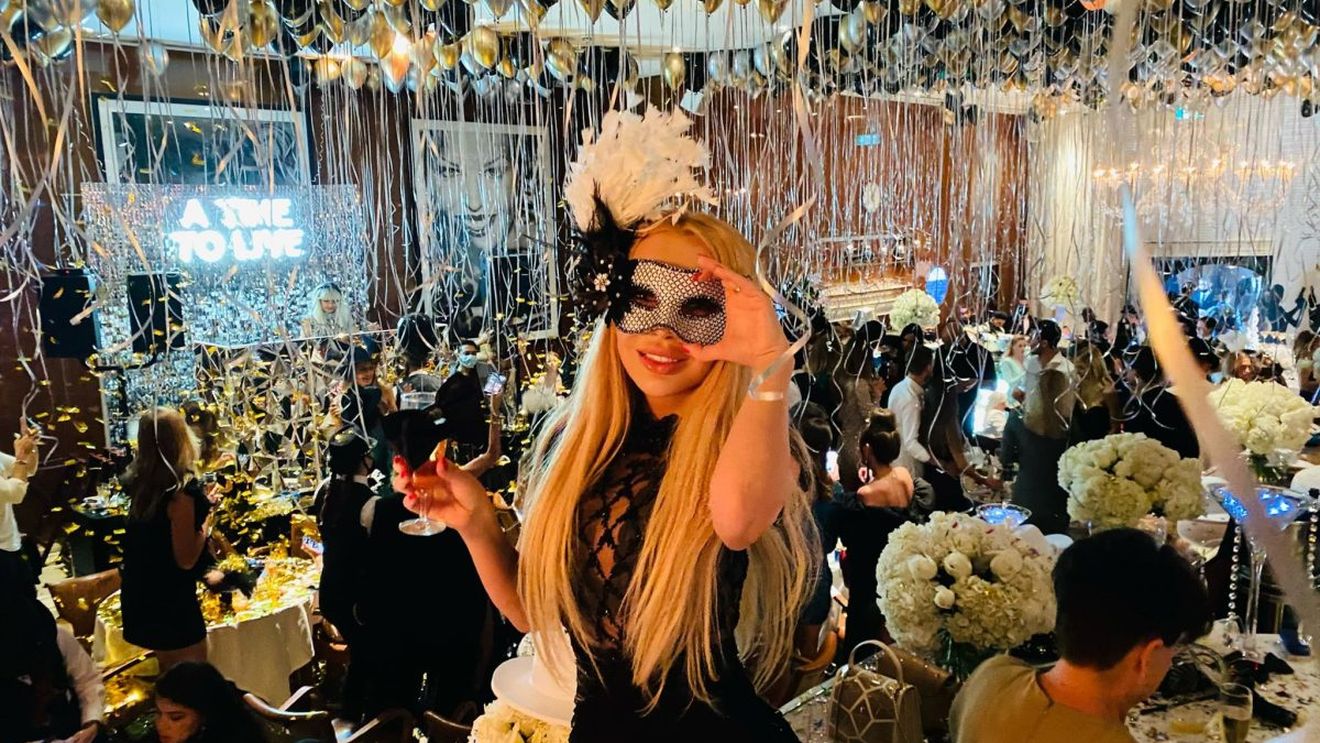 A dat Capitala pe Dubai! Cum și-a petrecut Revelionul 2022 Diana Bianca Lucan. Sexi prezentatoarea TV, apariție spectaculoasă în noaptea dintre ani