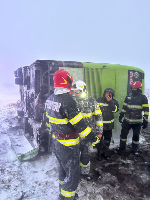 Cod roşu în România! Românii, sfătuiţi să stea în case! Drumuri închise şi fenomene meteo extreme. Încă 6 județe sunt vizate de vreme rea