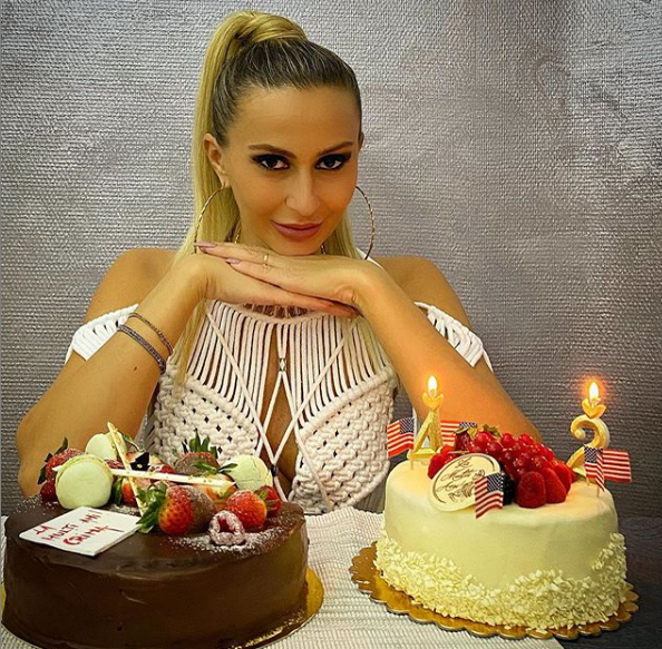 A făcut mega-show cu posteriorul sexy! Cine e vedeta care i-a înnebunit pe bărbați GALERIE FOTO