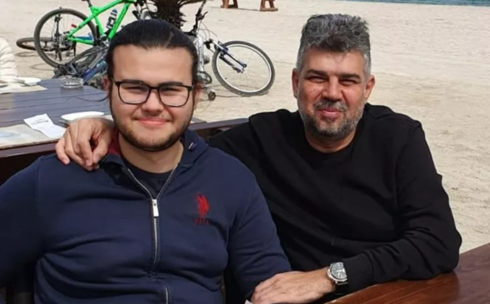 Marcel Ciolacu este mândru de fiul său, Filip (SURSA FOTO: FACEBOOK)