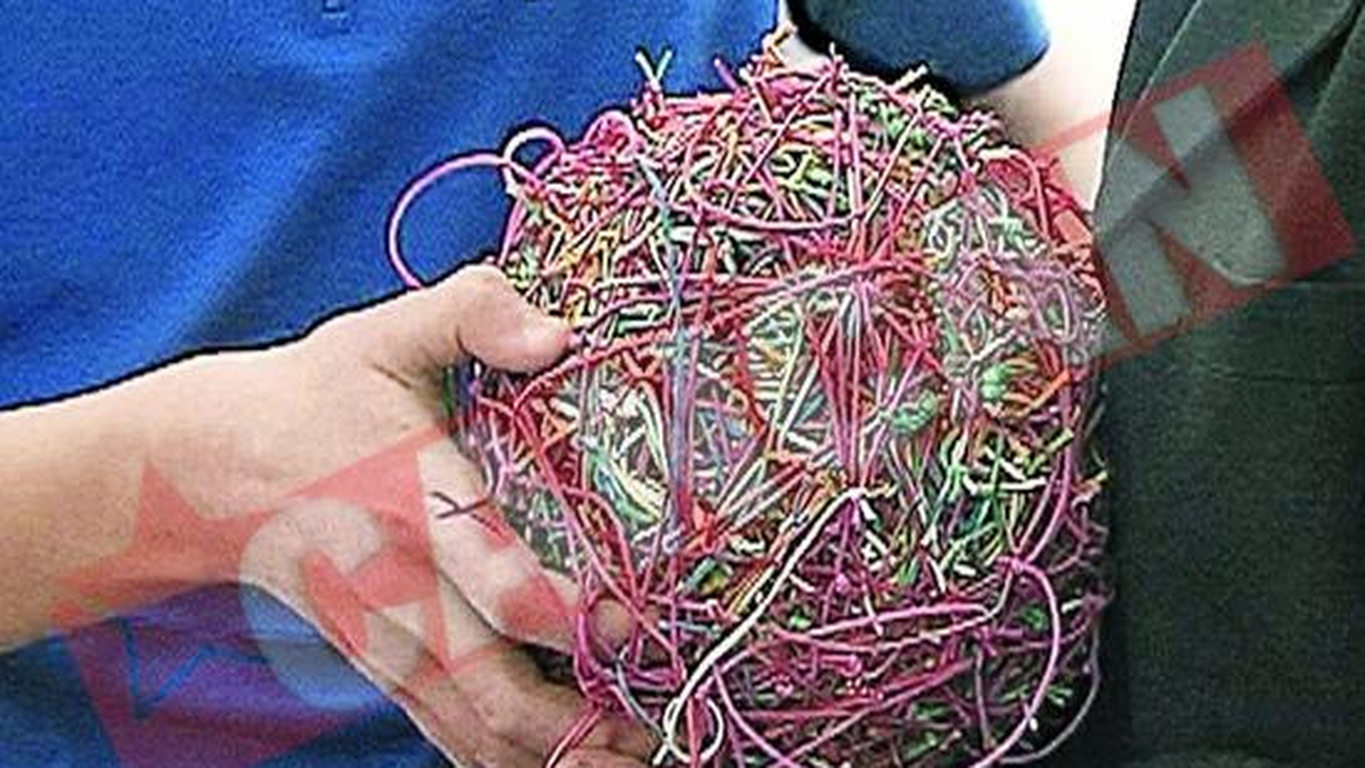 Vor sa intre in Cartea Recordurilor cu cel mai lung elastic