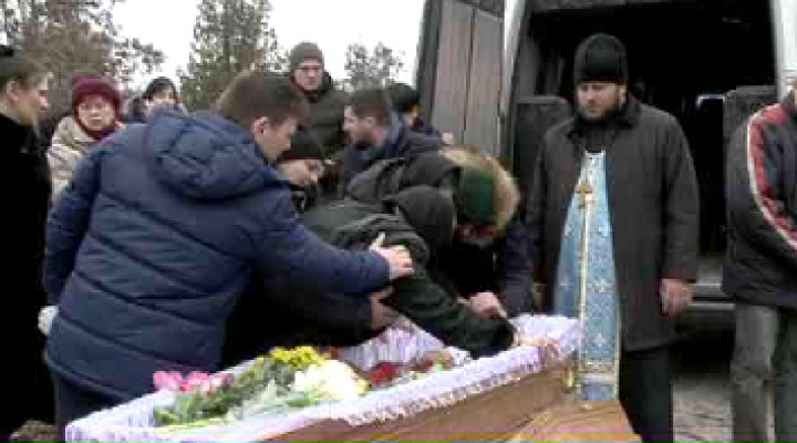 Primele imagini de la înmormântarea Anastasiei Cecati! Rudele și prietenii, împietriți de durere