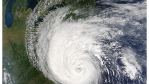 România, lovită de ciclonul Deborah. Meteorologii anunță ploi, vânt puternic și ninsori