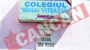 I-a Infipt cutitul in cap, la scoala