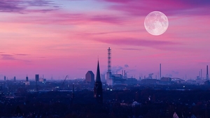 Ce este Superluna Roz, fenomenul care va fi vizibil chiar la noapte! Ce se întâmplă, de fapt, cu Luna