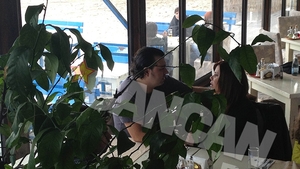 Noapte de amor la Varna! Luminita si sotul ei au lasat copiii cu bunica si s-au retras in camera in care si-au conceput fiul!