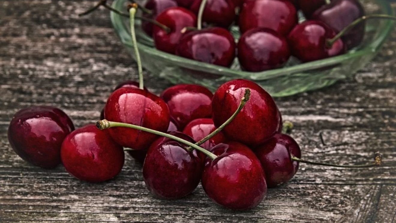 Cele mai simple 3 reţete cu cireşe, fructele lunii iunie. Nu dai niciodată greş cu ele