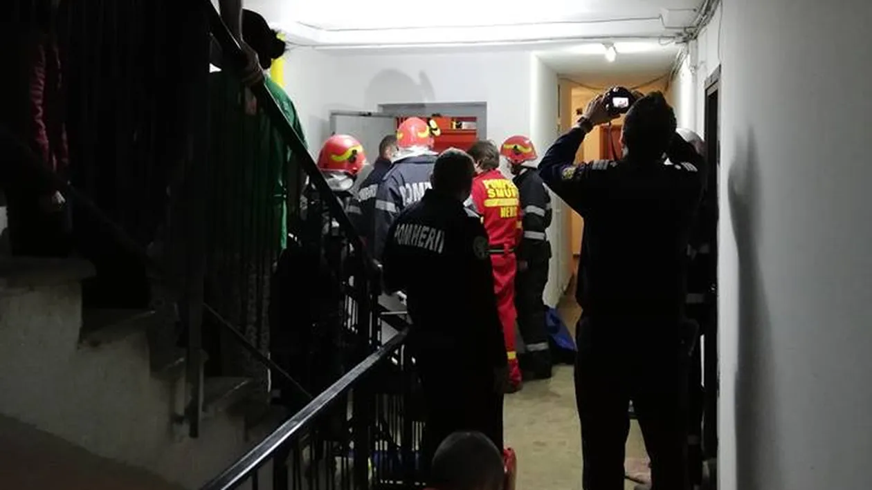 Un tânăr a căzut în gol cu liftul de la etajul trei, într-un bloc din Rahova!
