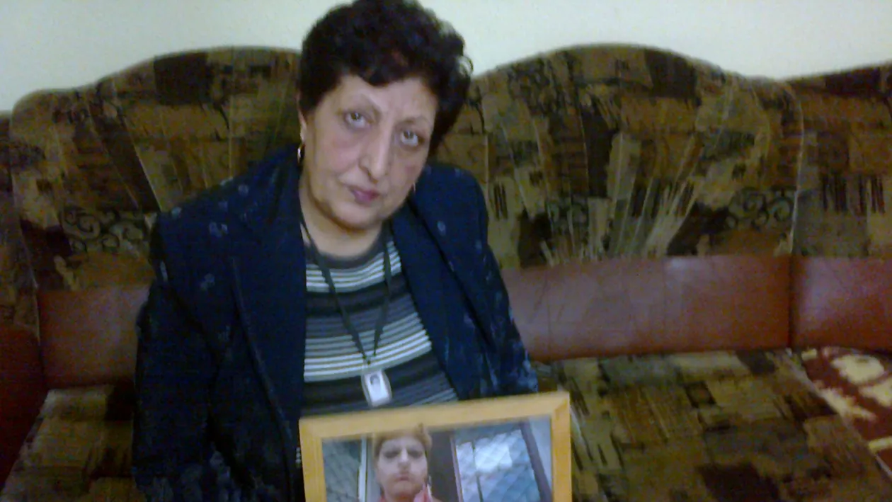 Mama a carei fiica a murit strivita de lift nu mai suporta durerea si cere public sa fie eutanasiata!