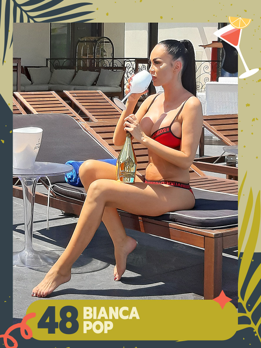 TOP 50 de vedete care ridică paharul în cinstea voastră, în costume de baie! Anna Lesko, Gina Pistol, Delia, Daniela Crudu… Cu cine ciocniți?