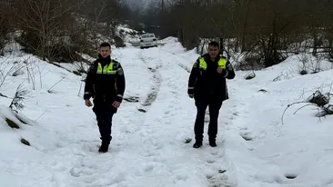 Ei sunt Laurențiu și Cornel, polițiștii care au salvat un bărbat care se spânzurase. Au intervenit în ultimul moment