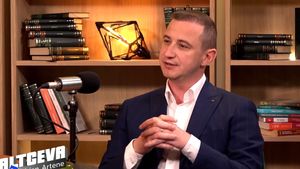 Ce rol are credința în viața lui Alfred Simonis: „De când am cunoscut-o pe soția mea...”. Președintele Camerei Deputaților le-a făcut parlamentarilor prima capelă ortodoxă