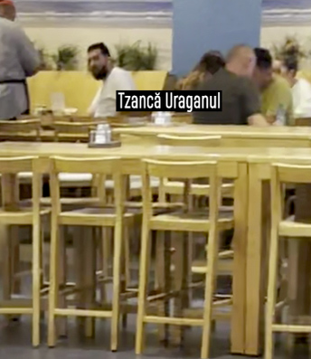 Tzancă Uraganu, la un restaurant cu specific pescăresc