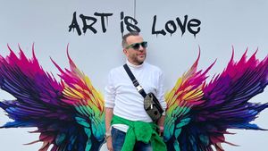 Ce a apărut pe ușa locuinței lui Stephan Pelger, la o zi după ce designerul s-a spânzurat. Trecătorii au rămas fără cuvinte!