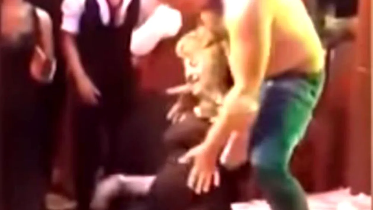 Profesoara care a dansat erotic la Balul Bobocilor şi-a dat demisia! Imaginile fierbinţi au devenit virale
