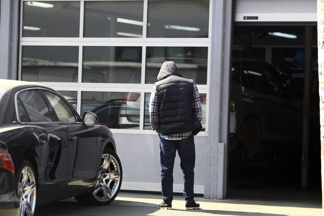 A început ”împărţeala” averii fostului acţionar al lui Dinamo. Sefor al lu’ Duduianu a ”moştenit” Bentley-ul de 300.000 E al lui Vasile Turcu!