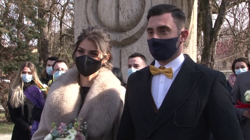 Căsătorie de Valentine's Day! Doi tineri și-au unit destinele la Poarta Sărutului