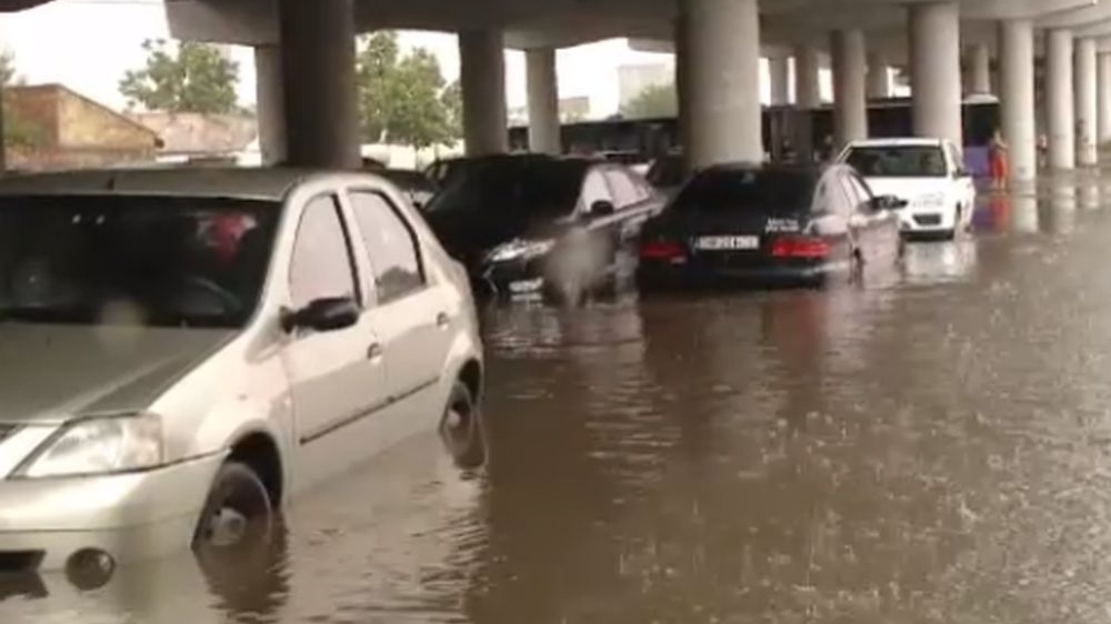 Timișoara, inundată după o ploaie torențială! Traficul a fost blocat