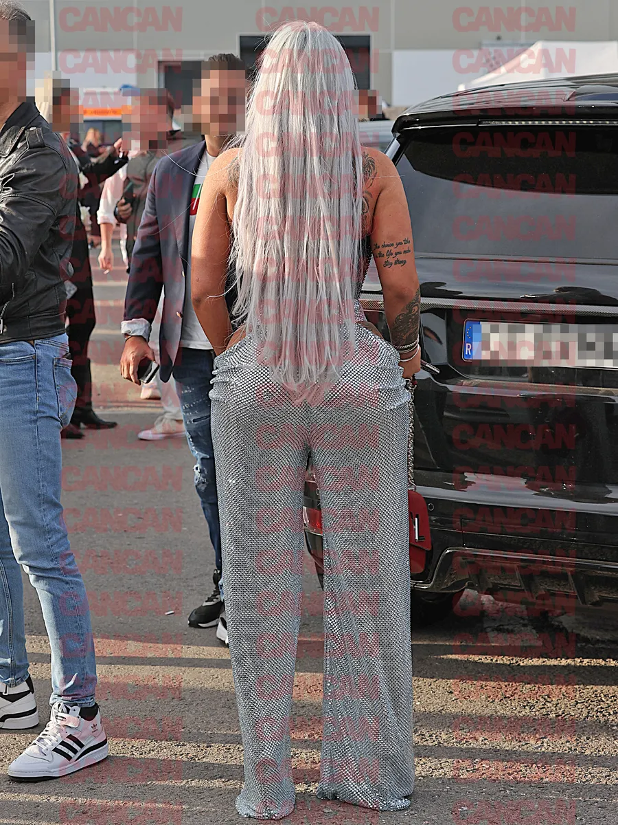 Roxana Darie și-a tunat fesele