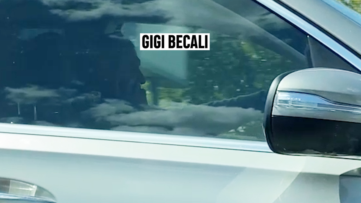 Gigi Becali se îndreaptă spre locuința din Pipera