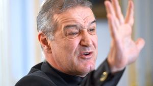 Gigi Becali a dat de pământ cu Eugen Stan, poliţistul pedofil. "Aceşti oameni trebuie să fie izolaţi. Au demoni în ei"