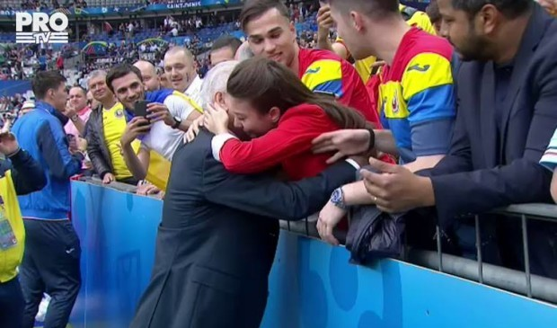Anghel Iordănescu îşi îmbrăţişează fiica înainte de meciul cu Franţa de la EURO 2016