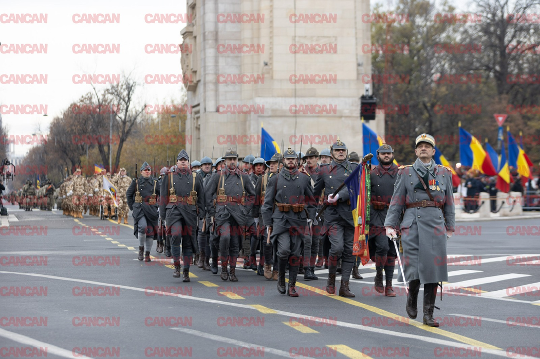 Imagini LIVE de la parada militară de 1 decembrie. Cum au apărut poliţistele la defilare. FOTO