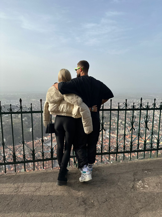 Marcel a rămas cu ochii-n soare, Beni i-a suflat-o rapid pe Maria.