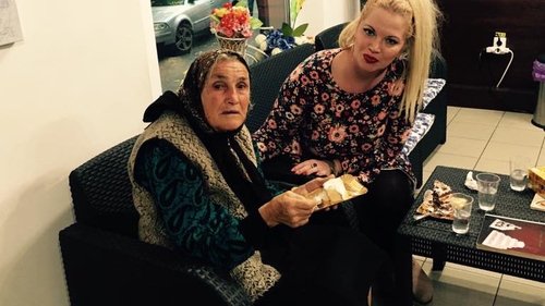 OANA LIS, cu mamaie prin Bucureşti! Unde a dus-o blonda pe bunica ei:,, Ne tratăm cu nişte…’’